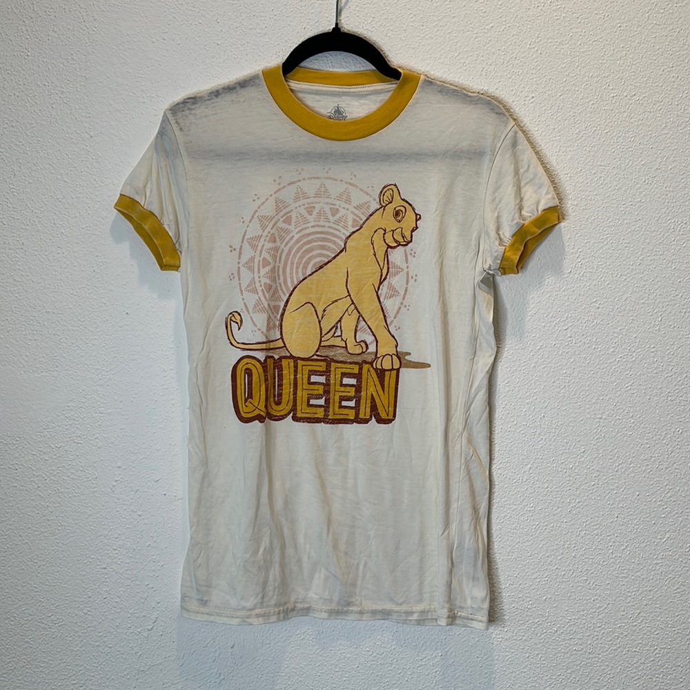 QUEEN GRAPHIC T